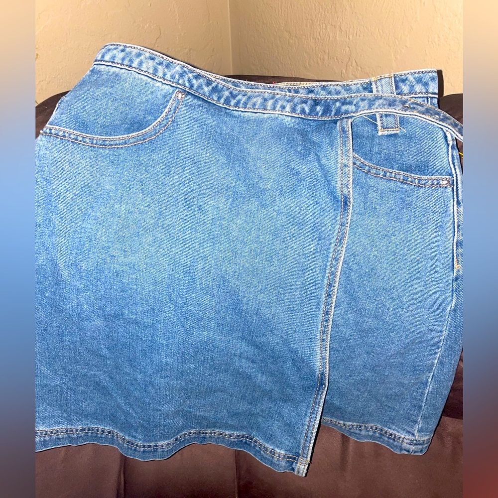 BDG Urban Outfitters Denim mini Skirt With Belt No pockets 90s style